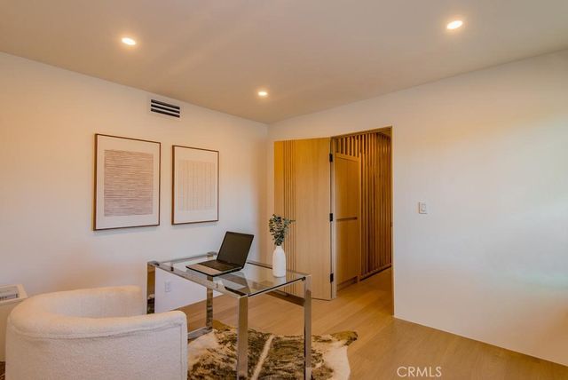 24245 Hatteras, Woodland Hills, CA 91367