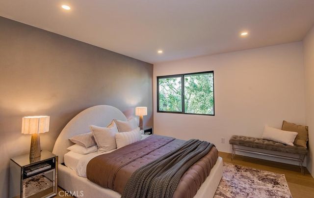 24245 Hatteras, Woodland Hills, CA 91367