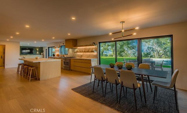 24245 Hatteras, Woodland Hills, CA 91367