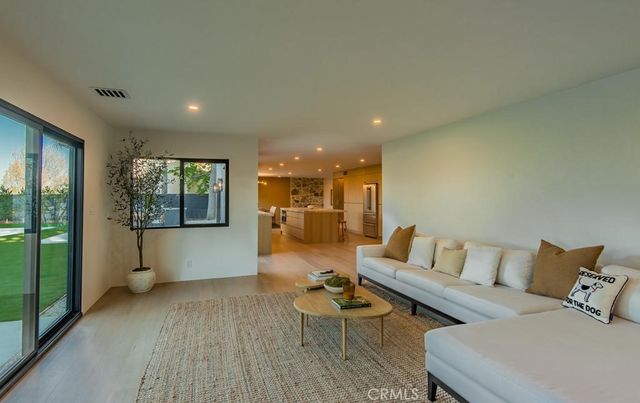 24245 Hatteras, Woodland Hills, CA 91367