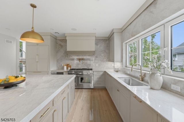 330 Wyoming Ave, Millburn Twp., NJ 07041