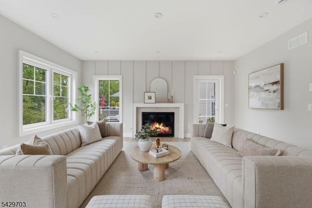 330 Wyoming Ave, Millburn Twp., NJ 07041