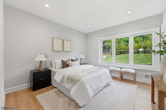 330 Wyoming Ave, Millburn Twp., NJ 07041