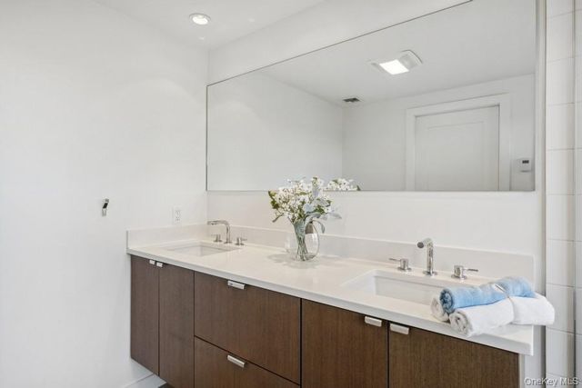 21 S Fulton Drive 29, Montauk, NY 11954