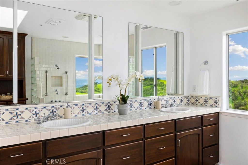 Image 12 of property listing at 1030 Redondo Lane, Templeton, CA 93465