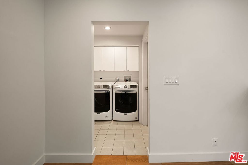 Image 15 of property listing at 680 Harbor Street 1, Venice, CA 90291