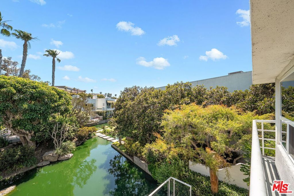 Image 19 of property listing at 680 Harbor Street 1, Venice, CA 90291