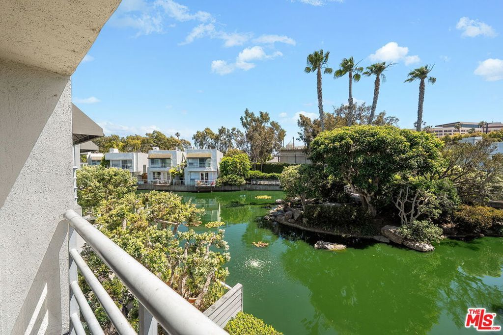 Image 20 of property listing at 680 Harbor Street 1, Venice, CA 90291