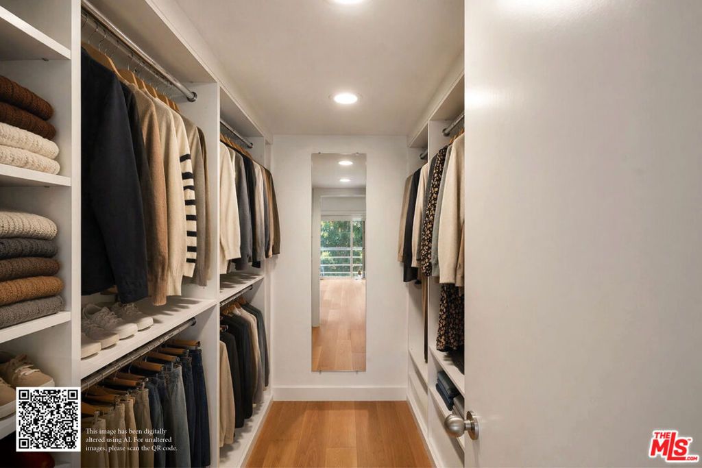 Image 23 of property listing at 680 Harbor Street 1, Venice, CA 90291