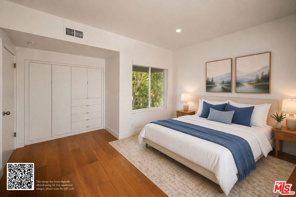 Image 24 of property listing at 680 Harbor Street 1, Venice, CA 90291