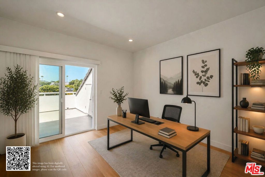 Image 25 of property listing at 680 Harbor Street 1, Venice, CA 90291