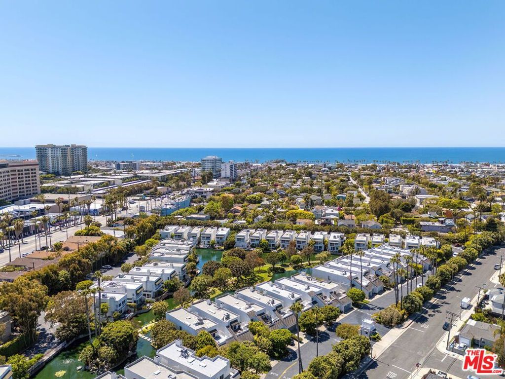 Image 35 of property listing at 680 Harbor Street 1, Venice, CA 90291