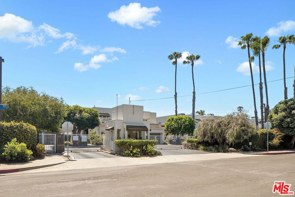 Image 36 of property listing at 680 Harbor Street 1, Venice, CA 90291