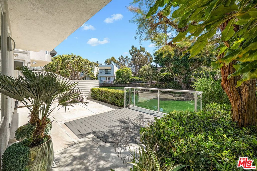 Image 6 of property listing at 680 Harbor Street 1, Venice, CA 90291
