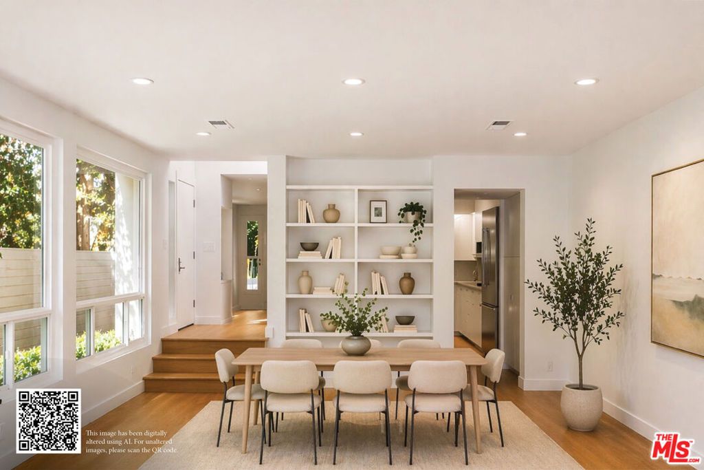 Image 9 of property listing at 680 Harbor Street 1, Venice, CA 90291