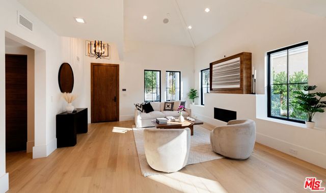 4153 Vantage Avenue, Studio City, CA 91604