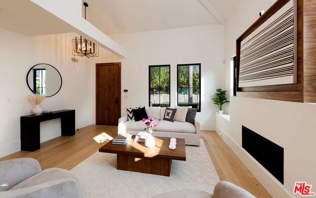 4153 Vantage Avenue, Studio City, CA 91604