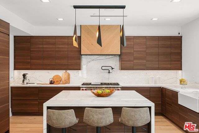 4153 Vantage Avenue, Studio City, CA 91604