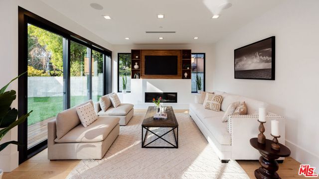 4153 Vantage Avenue, Studio City, CA 91604