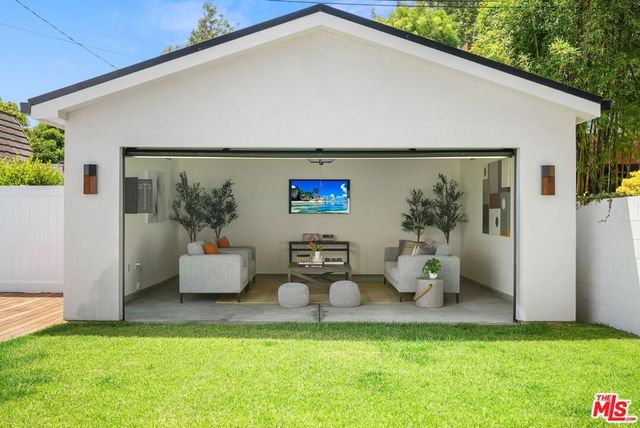 4153 Vantage Avenue, Studio City, CA 91604