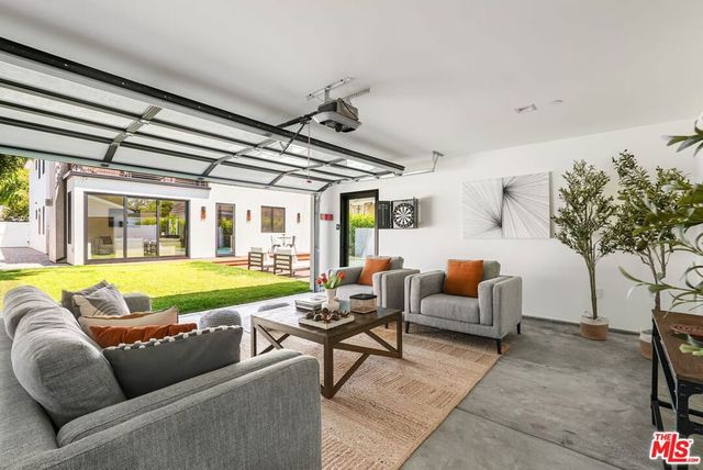 4153 Vantage Avenue, Studio City, CA 91604