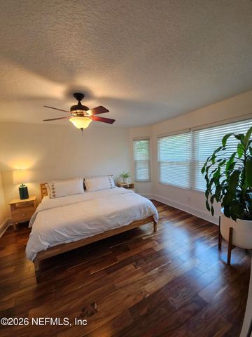 1124 LINKSIDE Court W, Atlantic Beach, FL 32233