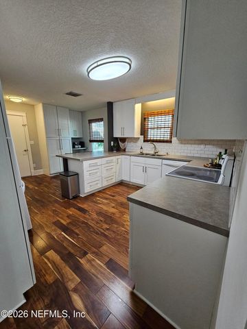 1124 LINKSIDE Court W, Atlantic Beach, FL 32233