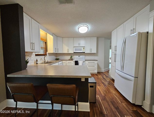 1124 LINKSIDE Court W, Atlantic Beach, FL 32233