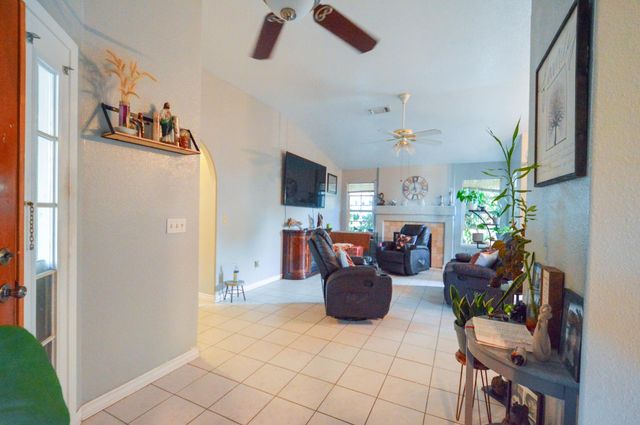 4561 Tidewind Dr, Sacramento, CA 95838