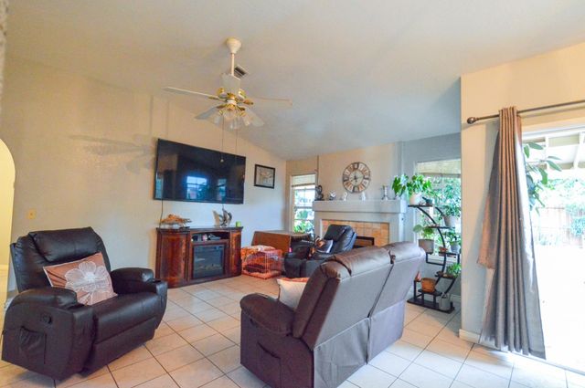 4561 Tidewind Dr, Sacramento, CA 95838