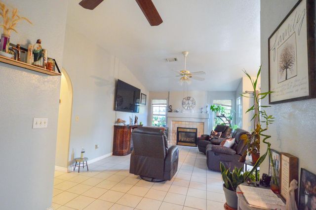 4561 Tidewind Dr, Sacramento, CA 95838