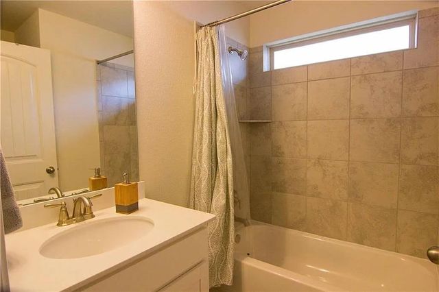 154 Tailwind DR, Kyle, TX 78640