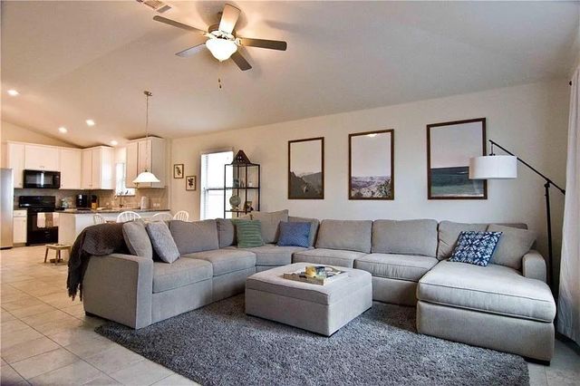 154 Tailwind DR, Kyle, TX 78640