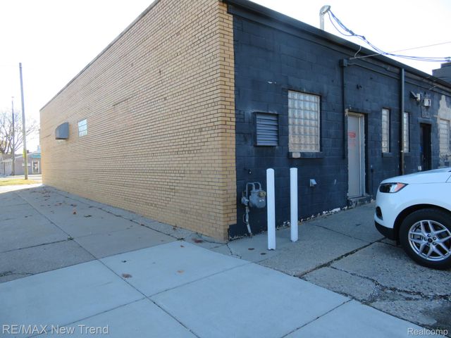26114 W 6 Mile Road, Redford Charter Township, MI 48240