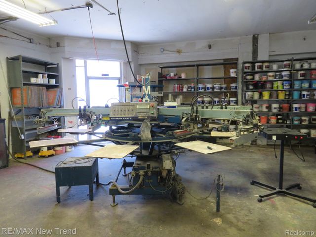 26114 W 6 Mile Road, Redford Charter Township, MI 48240