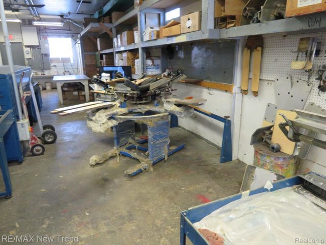 26114 W 6 Mile Road, Redford Charter Township, MI 48240