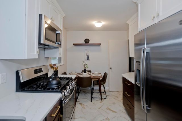 27 E Green St, Easthampton, MA 01027