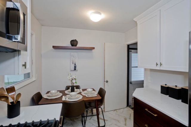 27 E Green St, Easthampton, MA 01027