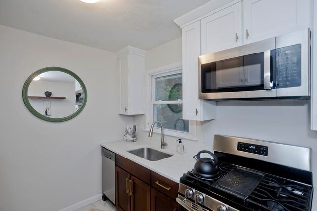 27 E Green St, Easthampton, MA 01027
