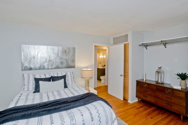 27 E Green St, Easthampton, MA 01027