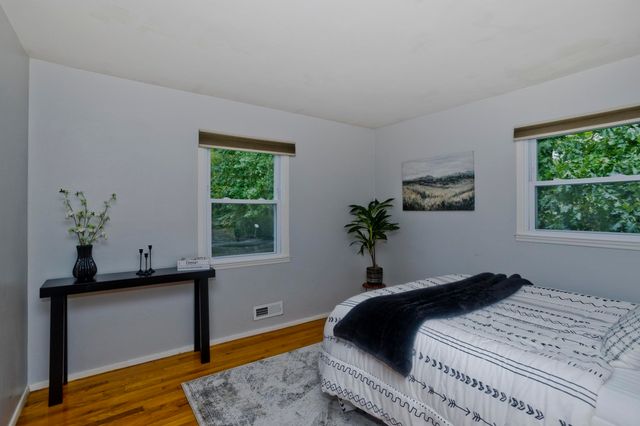27 E Green St, Easthampton, MA 01027