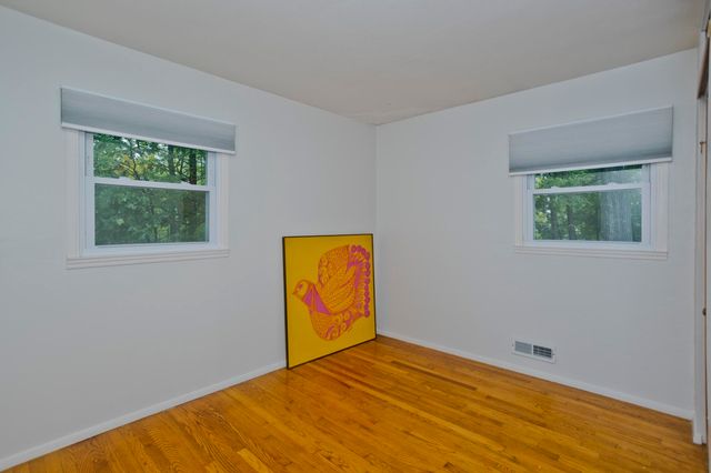 27 E Green St, Easthampton, MA 01027