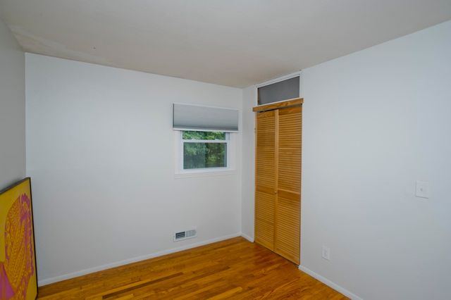 27 E Green St, Easthampton, MA 01027
