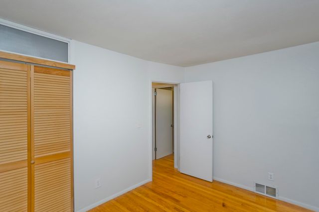 27 E Green St, Easthampton, MA 01027