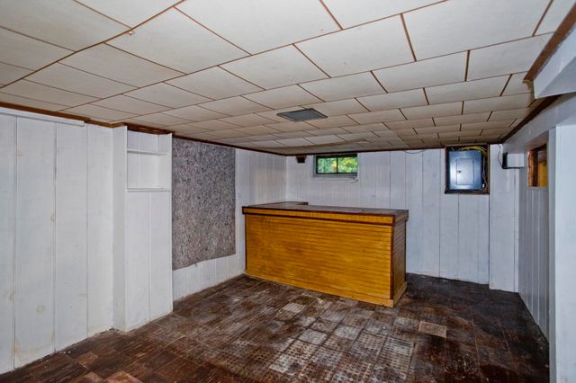27 E Green St, Easthampton, MA 01027