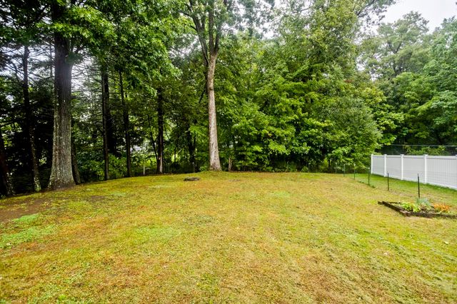 27 E Green St, Easthampton, MA 01027