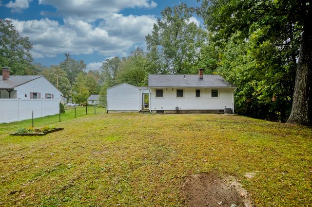 27 E Green St, Easthampton, MA 01027