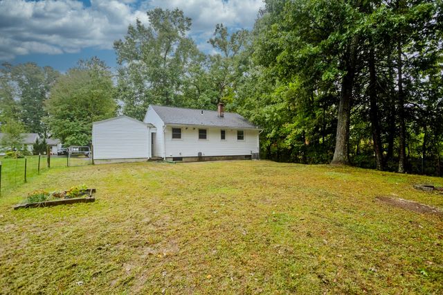 27 E Green St, Easthampton, MA 01027