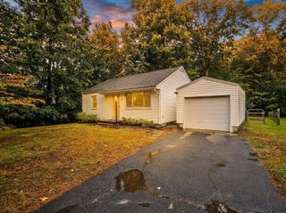 27 E Green St, Easthampton, MA 01027