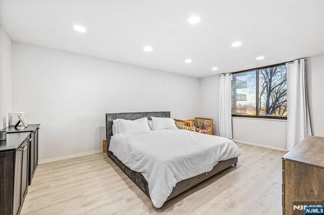 427 Harmon Cove Tower 427, Secaucus, NJ 07094